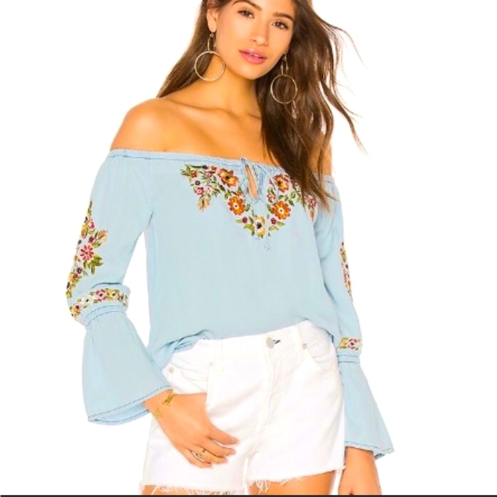 NWT ~ CUPCAKES & CASHMERE  Boho Embroidered Top